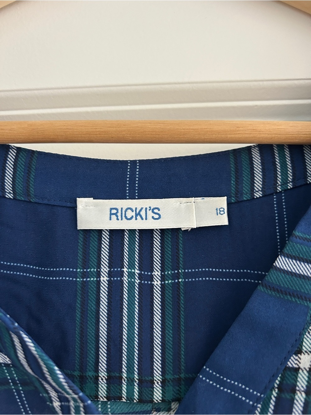 Ricki's Plaid High-Low Blouse Top with Zipper Detail Size 18 - Picture 2 of 2